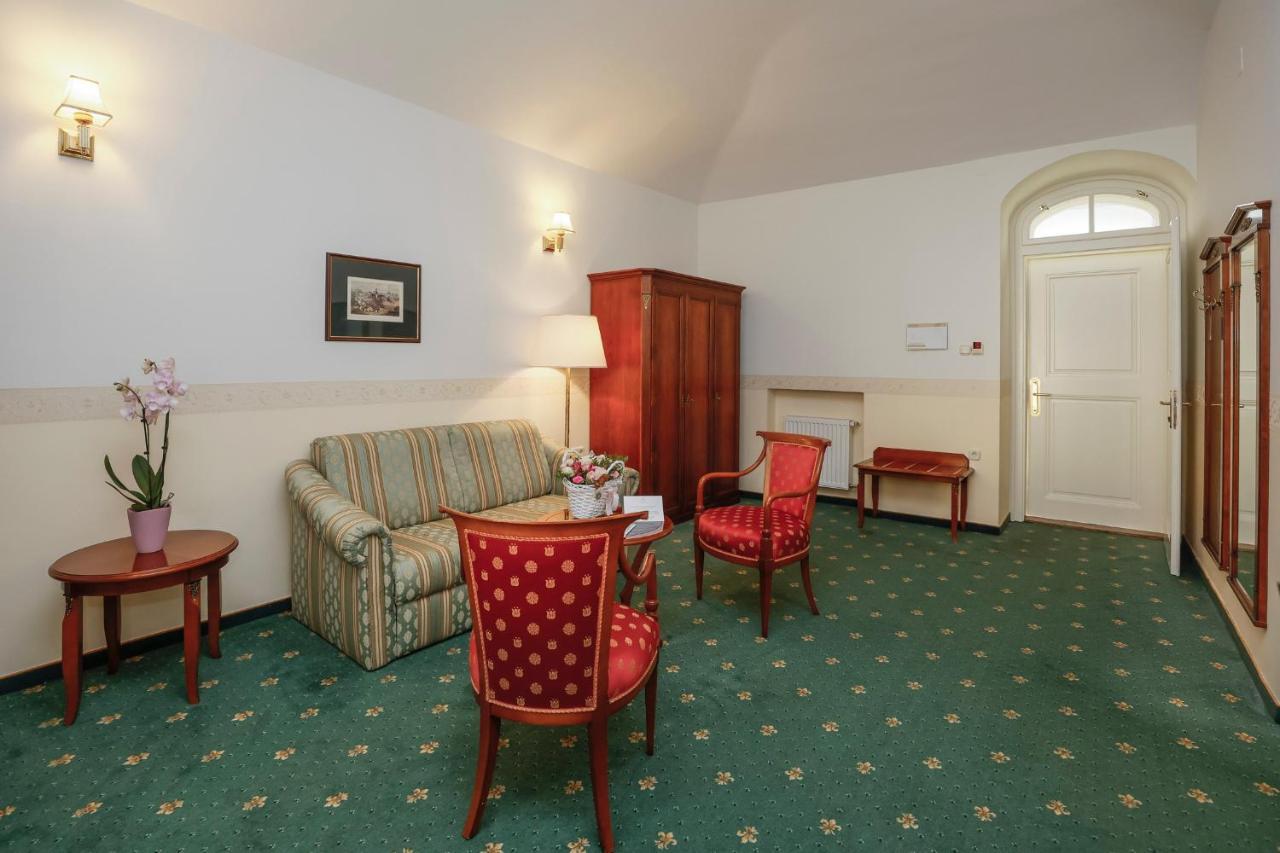 Szidonia Castle Hotel Röjtökmuzsaj Екстериор снимка