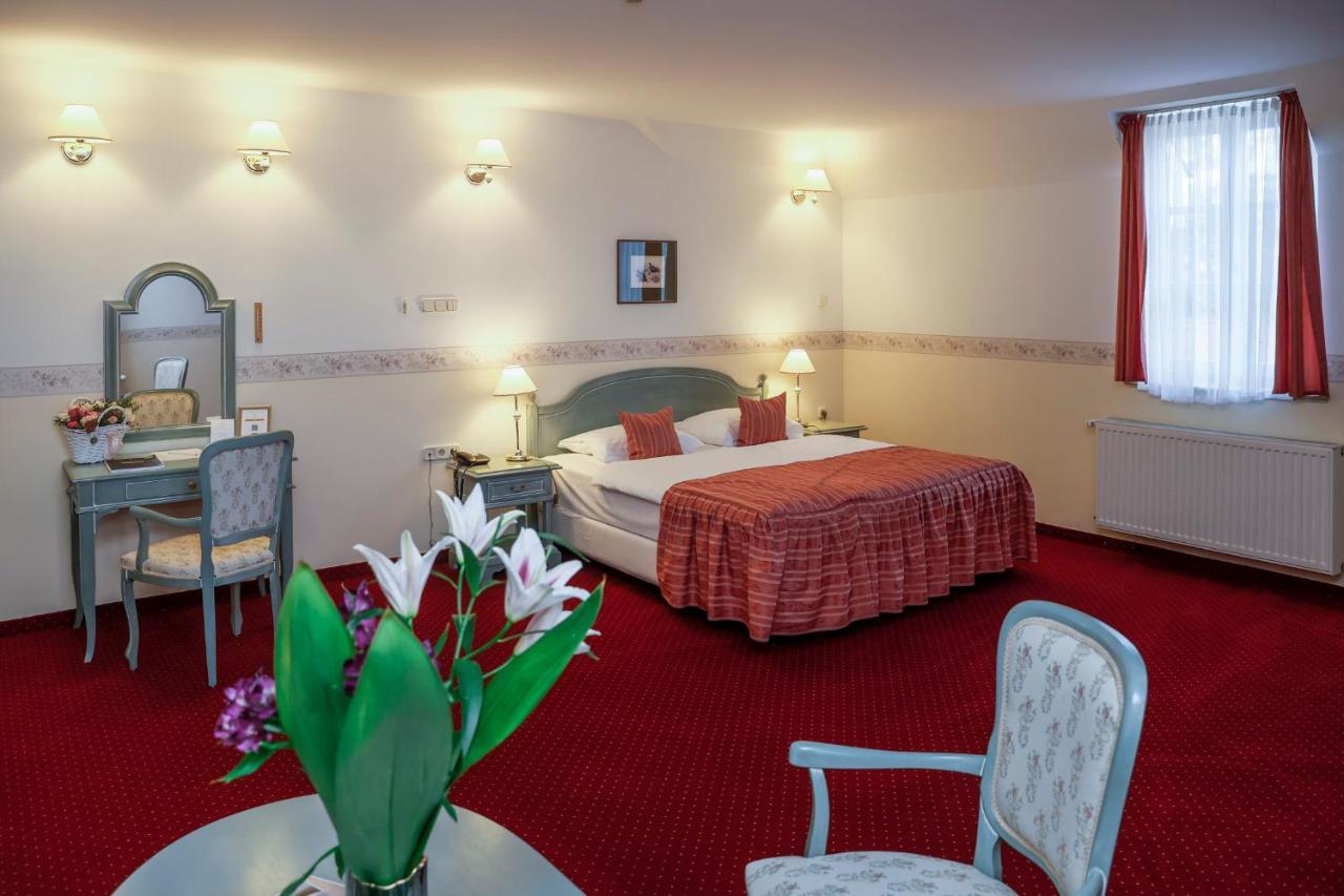 Szidonia Castle Hotel Röjtökmuzsaj Екстериор снимка