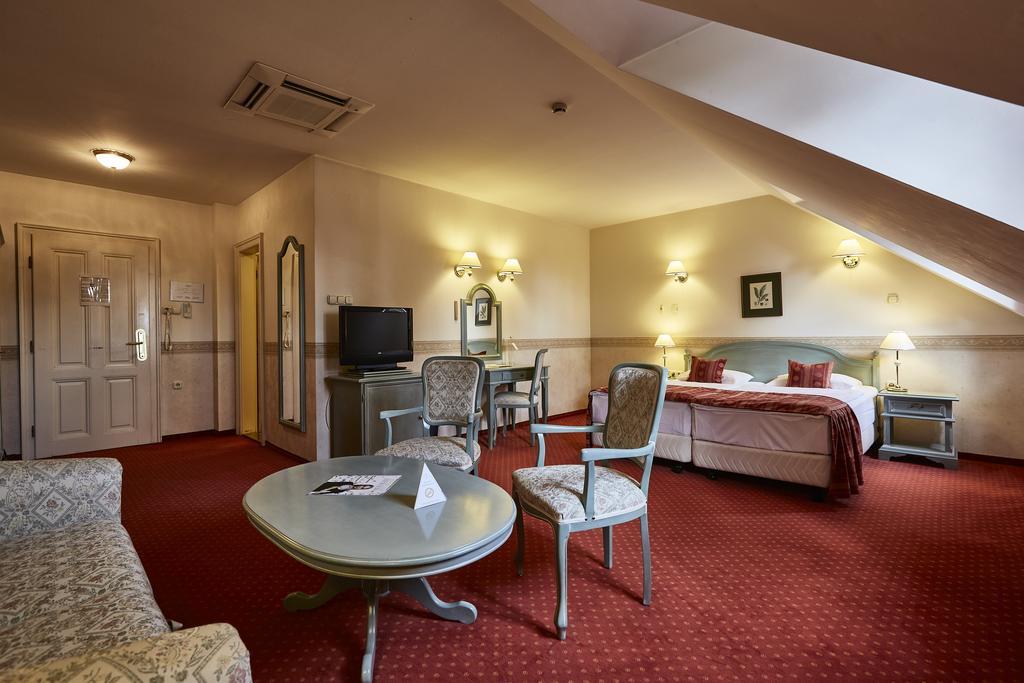 Szidonia Castle Hotel Röjtökmuzsaj Екстериор снимка