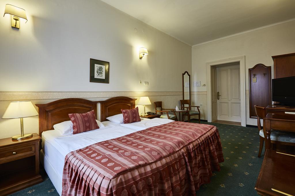 Szidonia Castle Hotel Röjtökmuzsaj Екстериор снимка