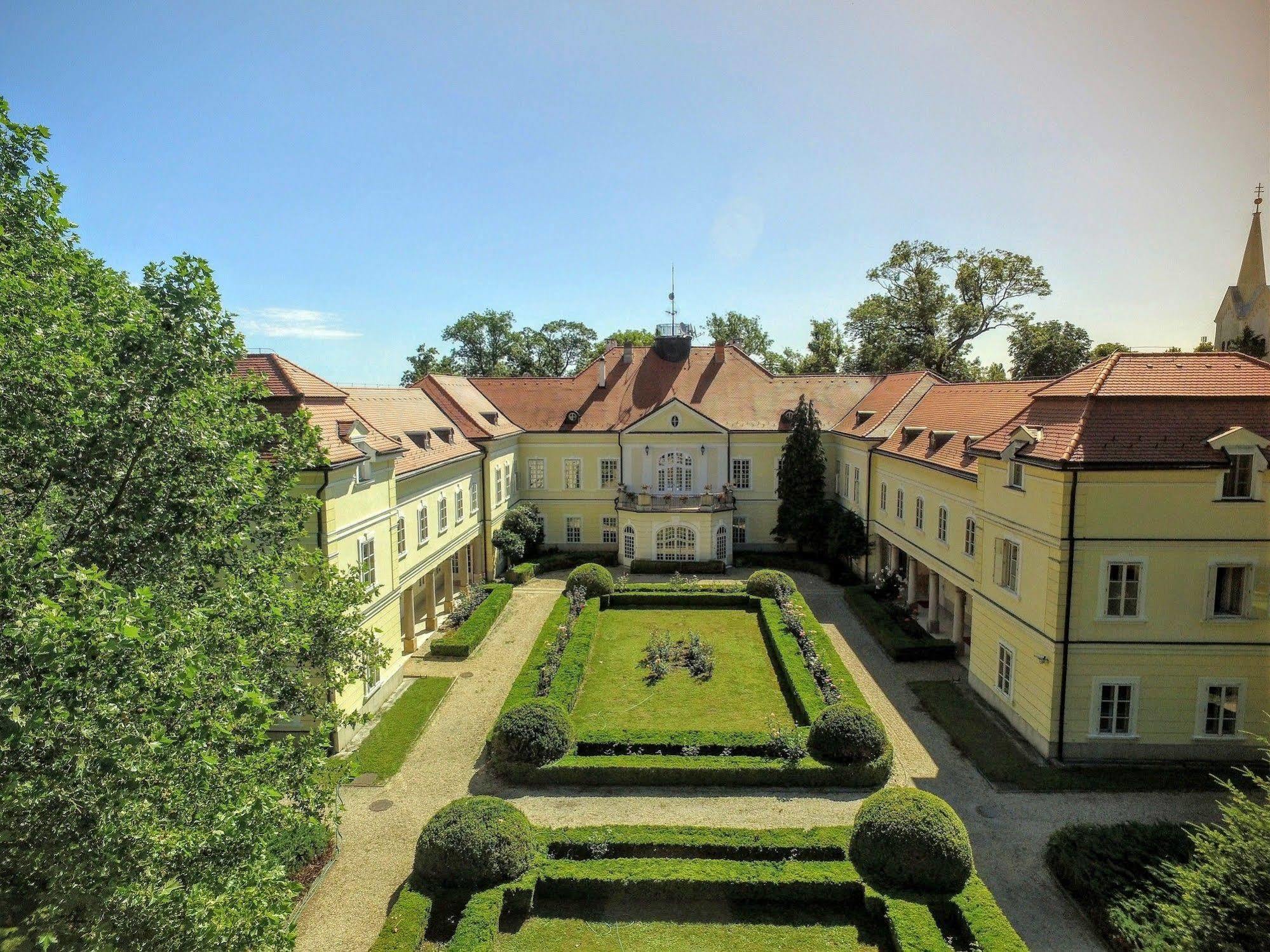 Szidonia Castle Hotel Röjtökmuzsaj Екстериор снимка
