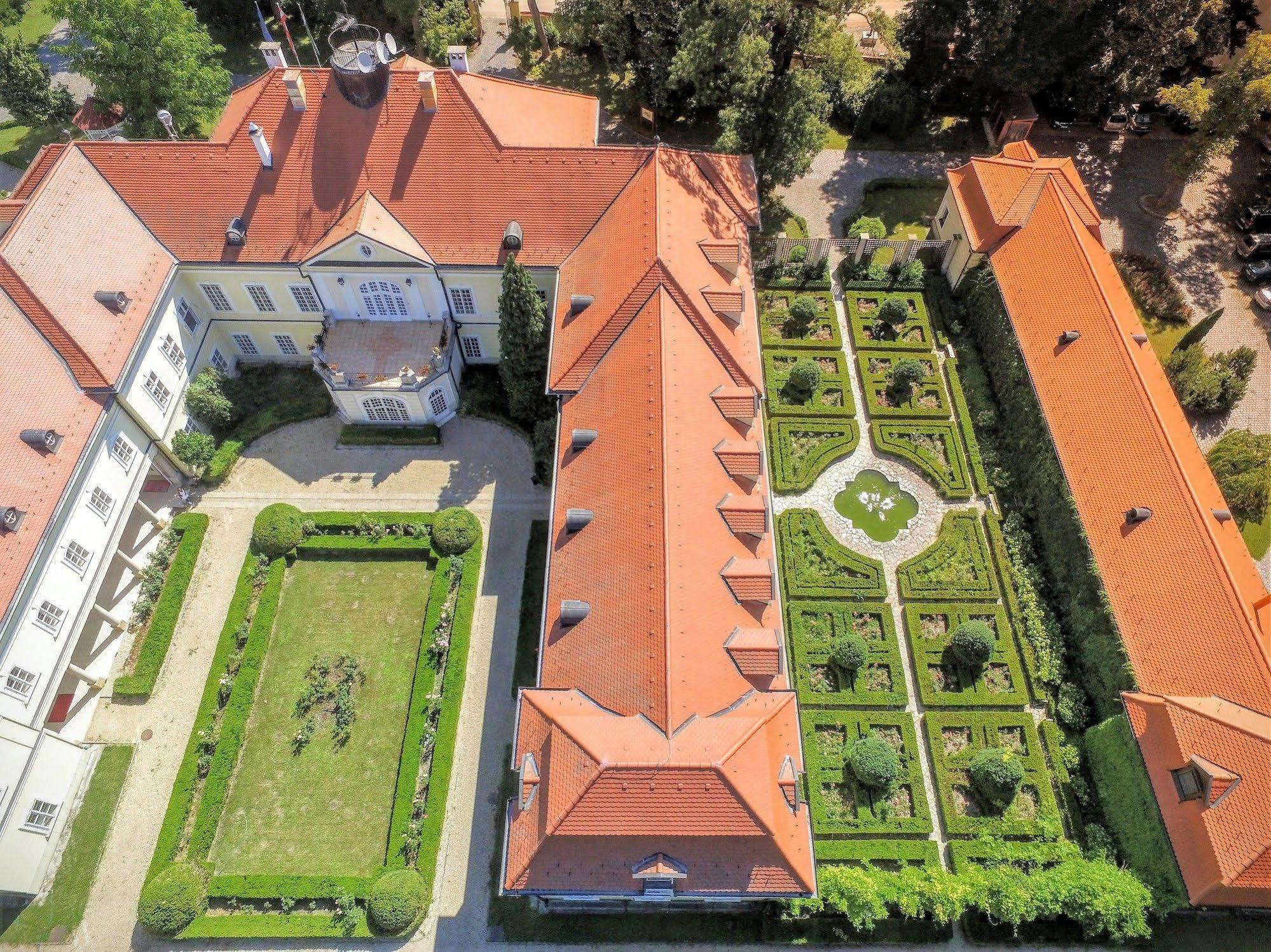Szidonia Castle Hotel Röjtökmuzsaj Екстериор снимка