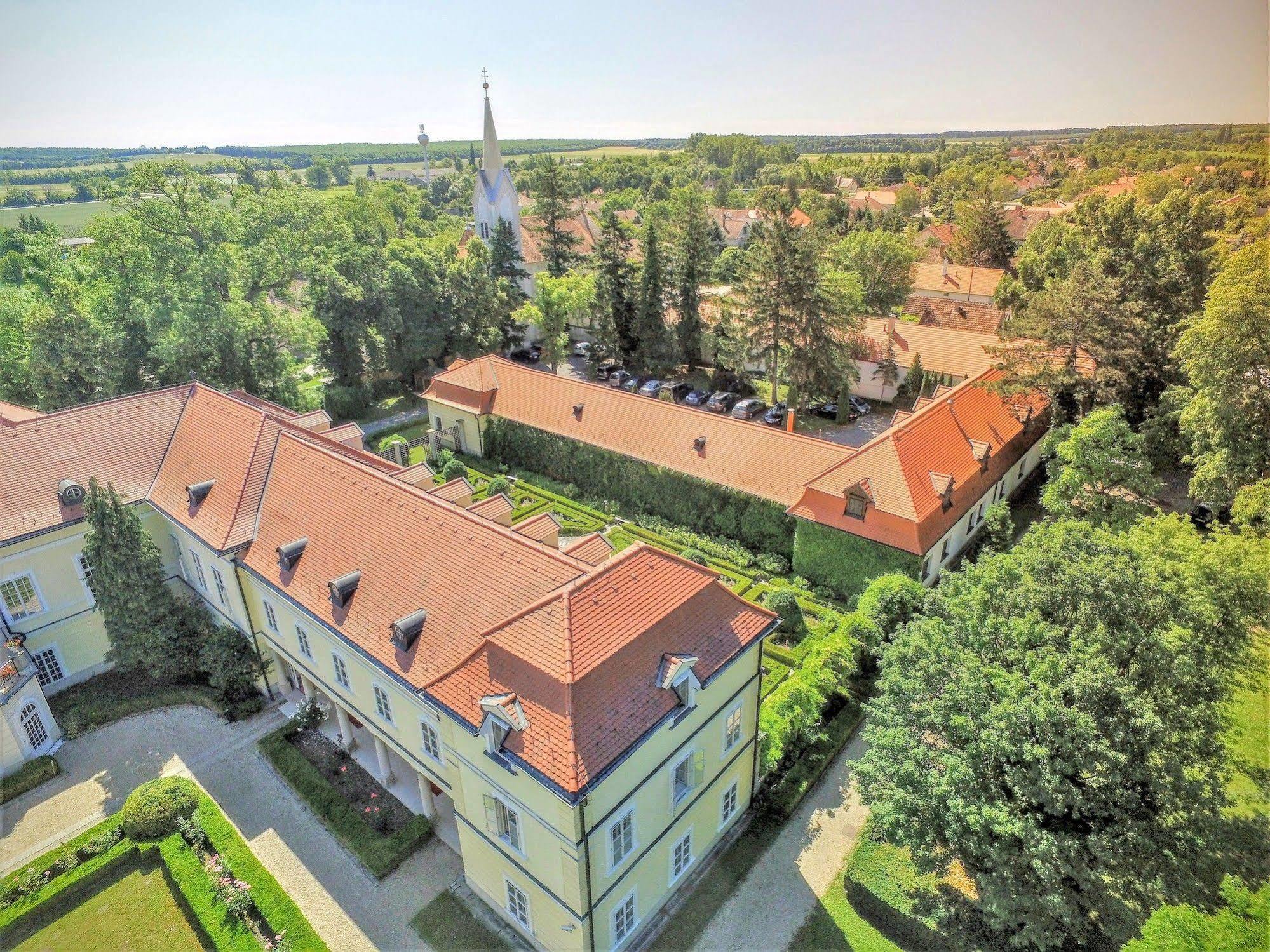 Szidonia Castle Hotel Röjtökmuzsaj Екстериор снимка